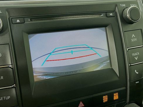 Used 2016 Toyota Camry SE w/ Moonroof Package image 15