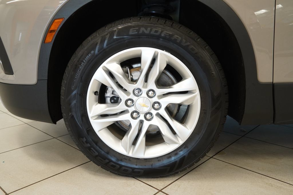 Used 2021 Chevrolet Blazer LT FWD image 16
