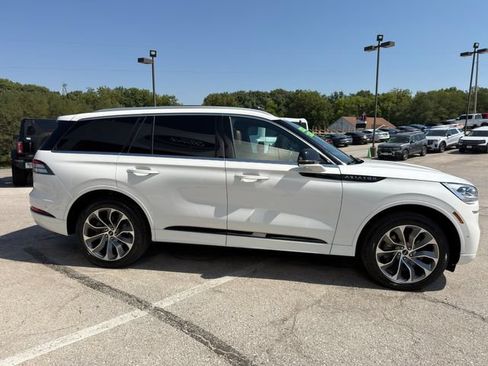 Used 2022 Lincoln Aviator Grand Touring w/ Equipment Group 301A AWD/4WD image 8