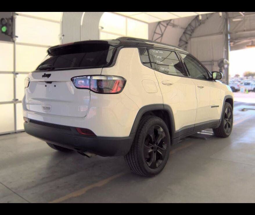 Used 2019 Jeep Compass Latitude FWD image 9