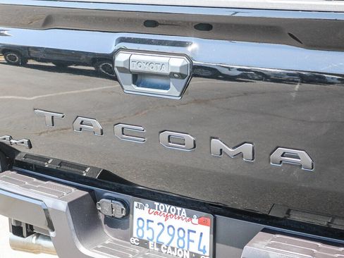 Used 2025 Toyota Tacoma SR5 AWD/4WD image 27