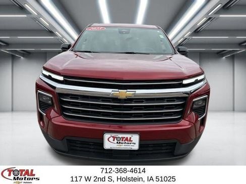 Used 2025 Chevrolet Traverse LT AWD/4WD image 3