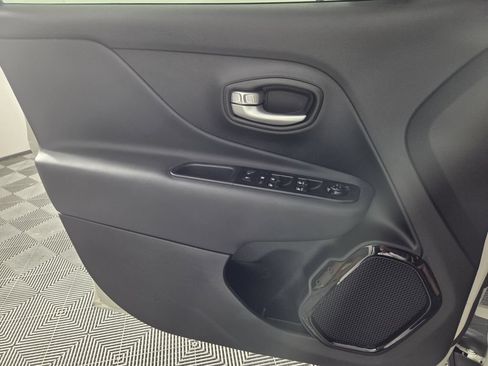 Used 2023 Jeep Renegade Altitude AWD/4WD image 21