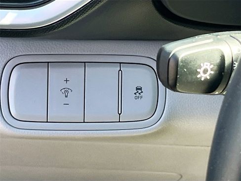 Used 2025 Hyundai Venue SEL image 10