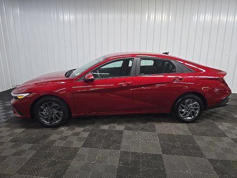 Used 2024 Hyundai Elantra SEL FWD image 6