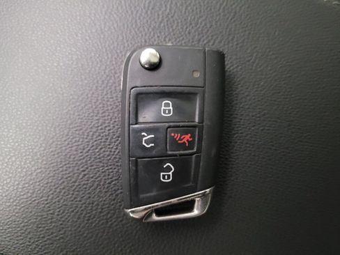 Used 2019 Volkswagen Golf SE FWD image 32