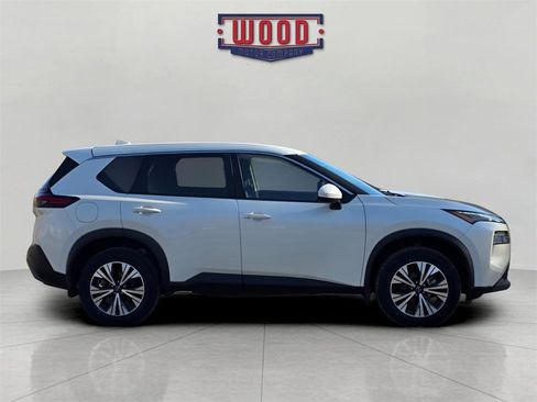Used 2023 Nissan Rogue SV image 2