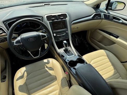 Used 2014 Ford Fusion SE w/ Equipment Group 202A FWD image 10
