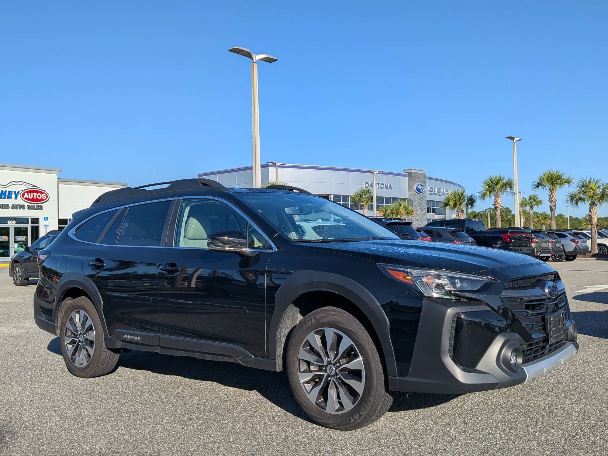 Used 2025 Subaru Outback Limited AWD/4WD image 2