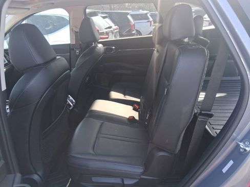 Used 2025 Kia Sorento S w/ Panoramic Sunroof Package image 11