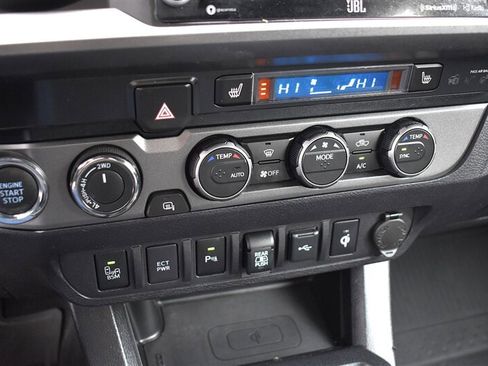 Used 2020 Toyota Tacoma TRD Pro AWD/4WD image 24