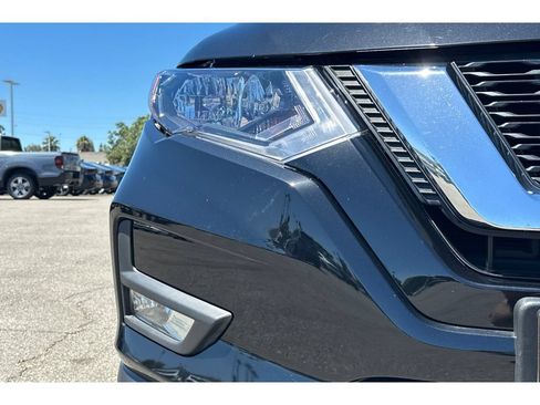 Used 2018 Nissan Rogue SL FWD image 18