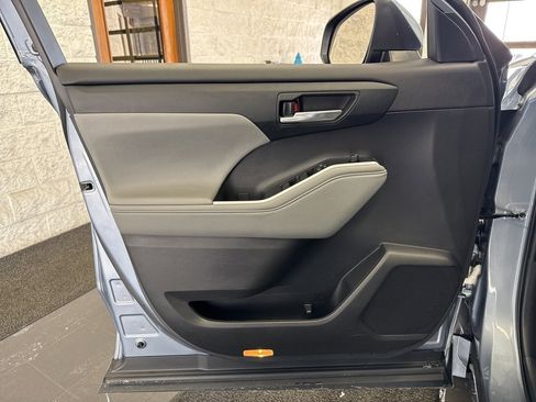 Certified 2024 Toyota Highlander XLE image 36