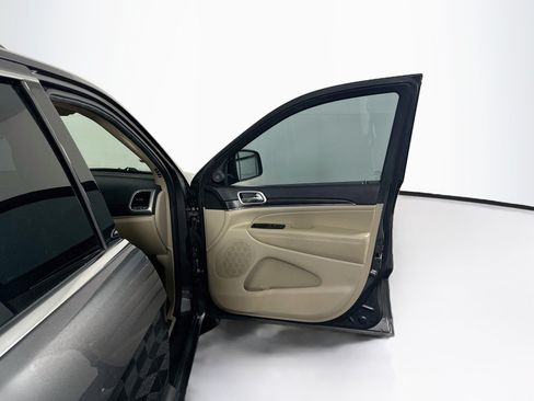 Used 2019 Jeep Grand Cherokee Limited RWD image 34
