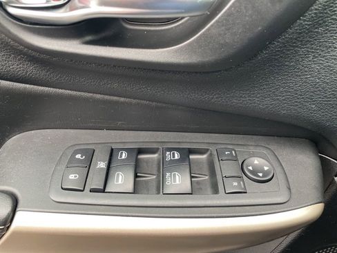 Used 2018 Jeep Cherokee Limited AWD/4WD image 29