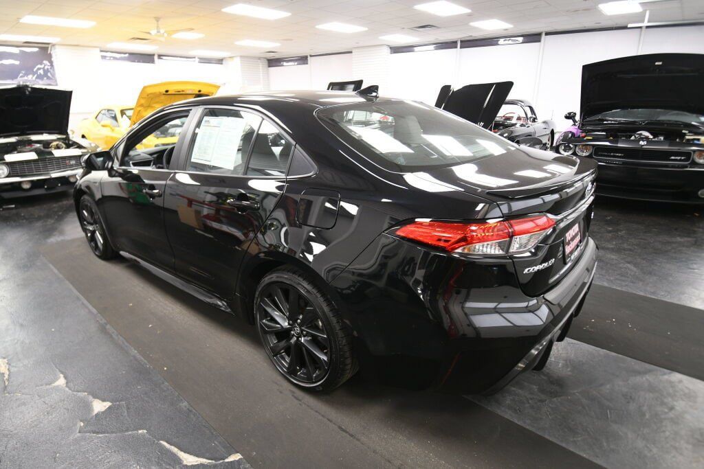 Used 2023 Toyota Corolla SE w/ Carpet Mat Package (TMS) FWD image 5