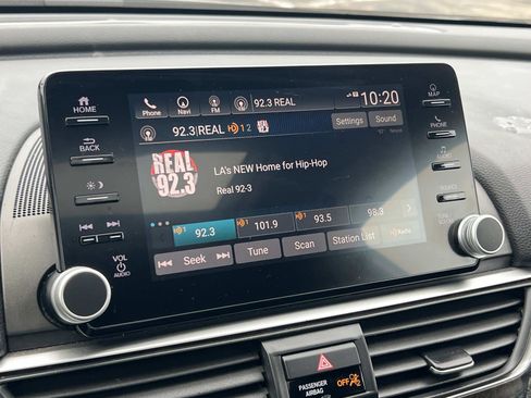 Used 2018 Honda Accord Touring image 12