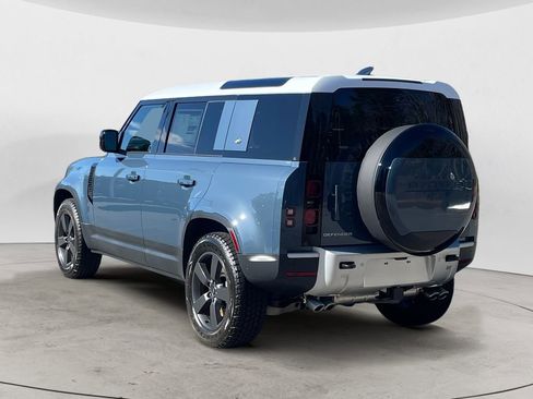 New 2024 Land Rover Defender 110 SE image 3