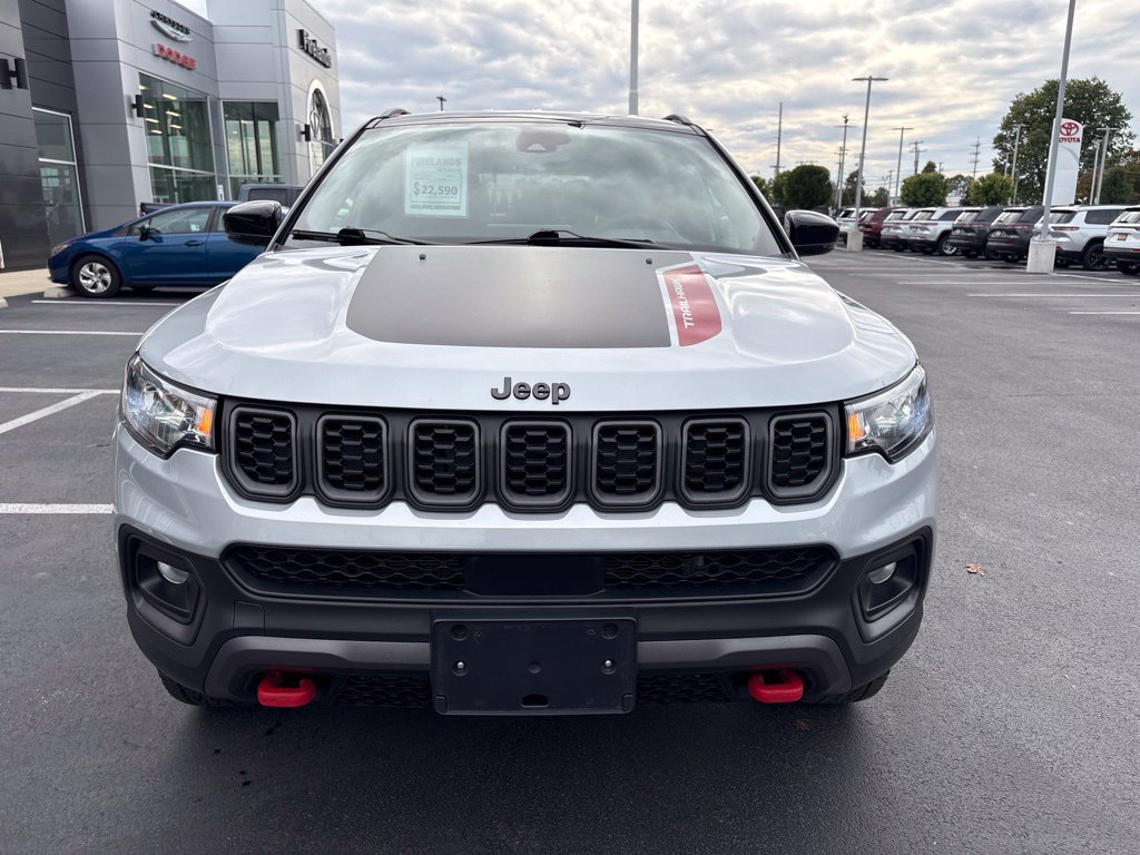 Used 2025 Jeep Compass Trailhawk AWD/4WD image 15