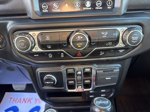 Used 2019 Jeep Wrangler Unlimited Sahara image 21