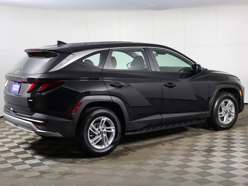 Certified 2025 Hyundai Tucson SE image 8