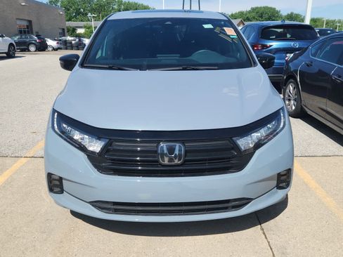 Used 2024 Honda Odyssey Sport image 2
