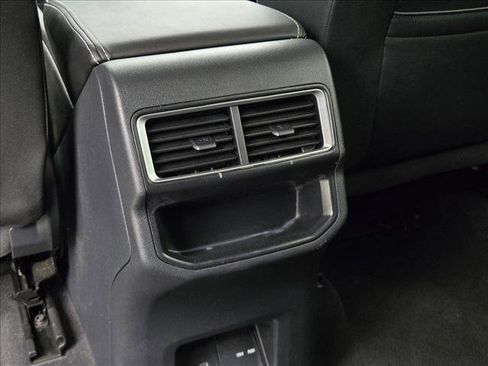 Used 2025 Volkswagen Atlas Cross Sport SE AWD/4WD image 16
