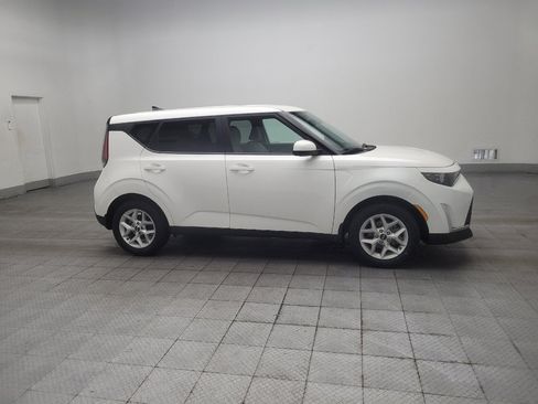 Used 2023 Kia Soul LX w/ LX Technology Package FWD image 11