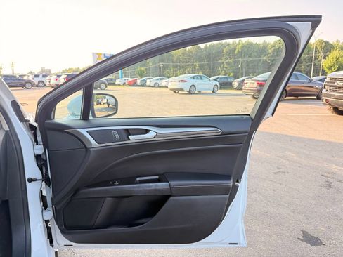 Used 2018 Ford Fusion SE w/ Equipment Group 602A FWD image 18