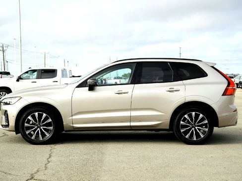 Used 2025 Volvo XC60 B5 Plus image 4