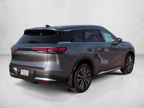 Used 2026 INFINITI QX60 Luxe w/ Family Package FWD image 2