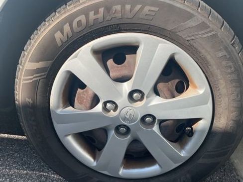 Used 2010 Hyundai Accent GLS image 8