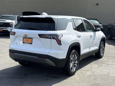 Used 2025 Chevrolet Equinox LT image 3