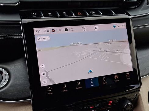 Used 2023 Jeep Grand Cherokee Limited w/ Black Appearance Package image 17