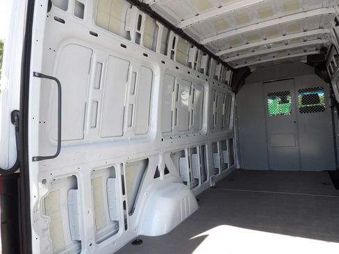Used 2023 Mercedes-Benz Sprinter 2500 image 42