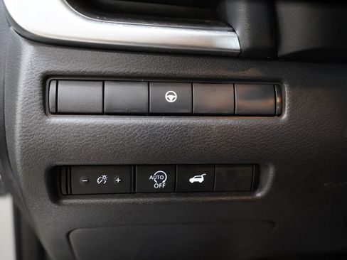 Used 2025 Nissan Rogue SV FWD image 30