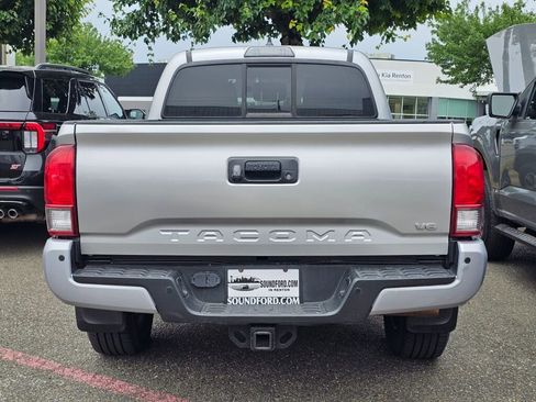 Used 2016 Toyota Tacoma TRD Sport w/ Premium & Technology Package AWD/4WD image 3