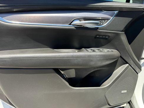 Used 2018 Cadillac XT5 Luxury w/ Driver Awareness Package FWD image 14