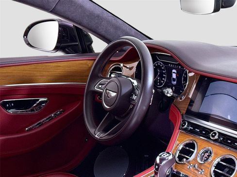 Used 2021 Bentley Continental GT image 30