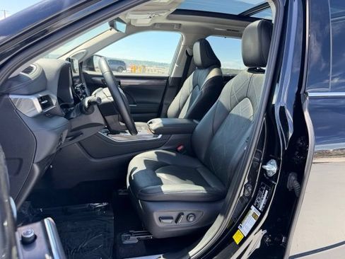 Used 2021 Toyota Highlander Platinum AWD/4WD image 10