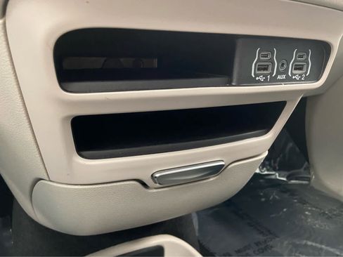 Used 2024 Chrysler Pacifica Touring-L FWD image 35