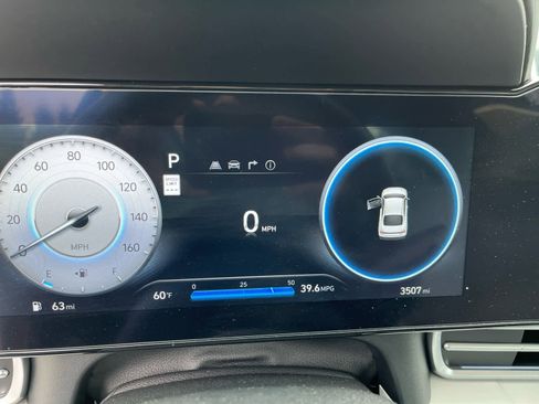Used 2025 Hyundai Elantra Limited FWD image 15