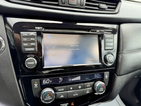 Used 2017 Nissan Rogue SL w/ SL Premium Package AWD/4WD image 14
