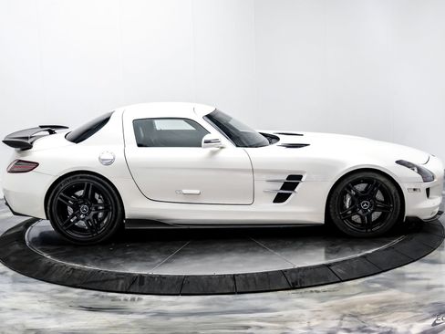 Used 2011 Mercedes-Benz SLS AMG Coupe image 27