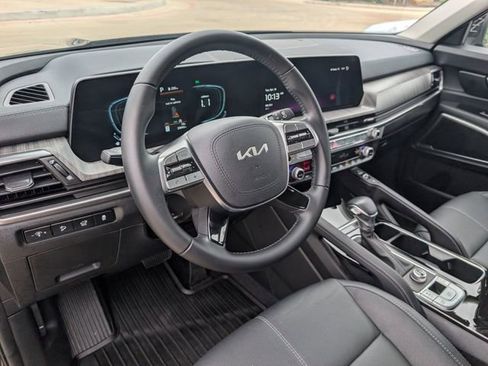 Used 2025 Kia Telluride EX w/ EX Captain's Chair Package FWD image 9