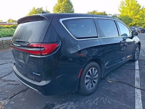 Used 2024 Chrysler Pacifica Limited FWD image 7