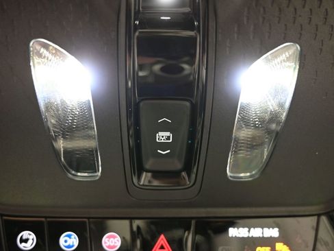 Used 2024 Cadillac Lyriq Luxury image 35