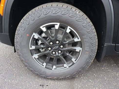 New 2026 Chevrolet Traverse Z71 w/ Enhanced Driving Package AWD/4WD image 35