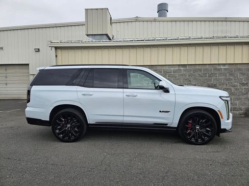 Used 2026 Cadillac Escalade V AWD/4WD image 9