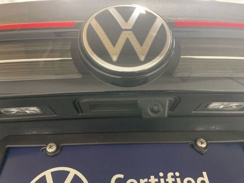 Certified 2025 Volkswagen Taos SE w/ Panoramic Sunroof Package image 8